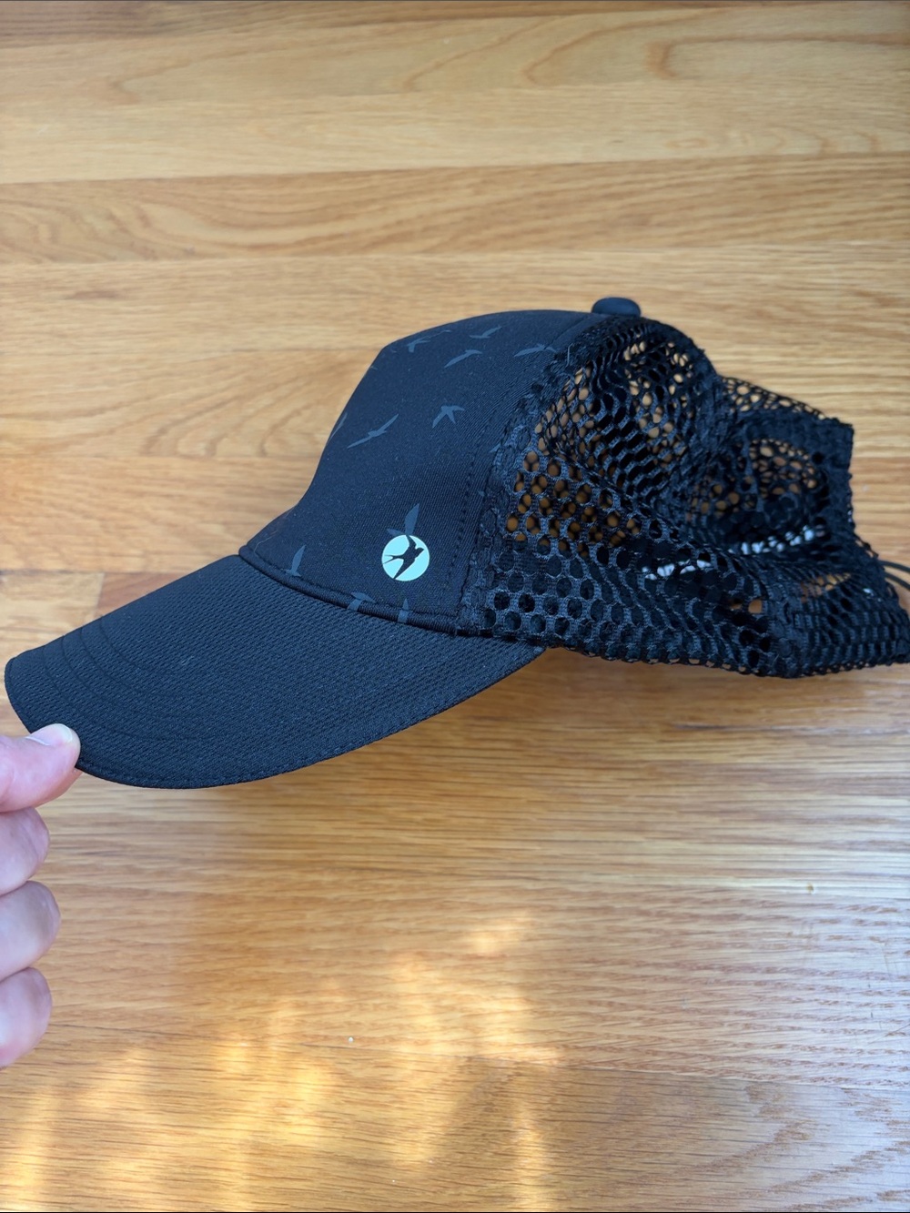Oiselle Runner Trucker Hat Black - Picture 3 of 5